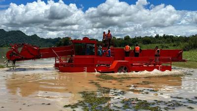 Chine Récolteuse de plantes aquatiques à moteur diesel pour améliorer l'efficacité de la récolte des entéromorphes à vendre