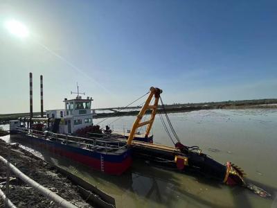 China Navio de dragagem de areia pequeno personalizável de 100 cbm para barco de dragagem de lama à venda