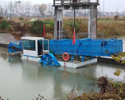 China 70kw Power Aquatic Weed Harvester To Collect Water Plants On Water for sale