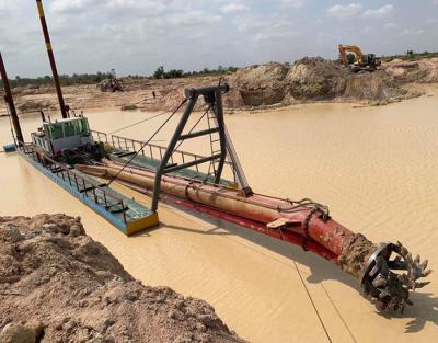 China The 14inch model dredger equipment is designed as a three-body assembly structure for sale