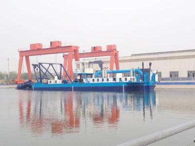 中国 6inch to 26 inch Cutter Suction Mud Dredger With GPS and Spud Carriage for Sand and Mud dredging in Dredging Project 販売のため