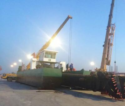 China Hoogwaardige zanddredger Port Dredger Cutter Suction Sand Dredger Diesel Power Anchoring Boom Te koop