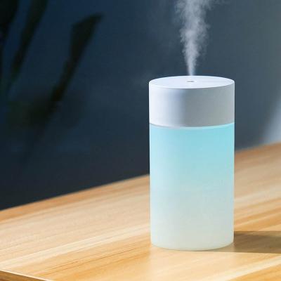 China Car Simple Style Design Pure Color Humidifier Custom Logo Usb Mini Portable 260ml Humidifier For Car Home Office for sale