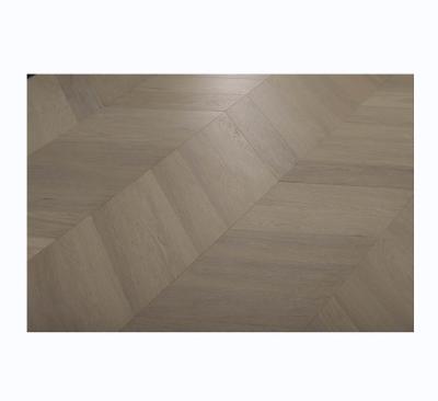 China Factory direct sales waterproof wear-resistant anti-slip various natural oak brushed new three-layer large herringbone and solid wood splicing floor for sale