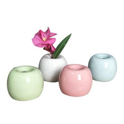 China Wholesale Special Hot Selling Simple Modern Ceramic Aromatherapy Bottle Apple Jewelry Car Mini Vase Craft Home Ornament for Christmas for sale