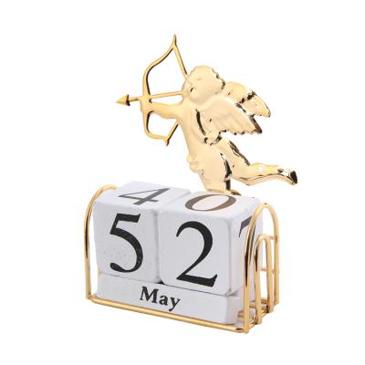 China Table Calendar Home Mini Desk Calendar Custom Wooden Block Calendar Desk Calendar Desk Ornaments With Iron Frame Craft for sale