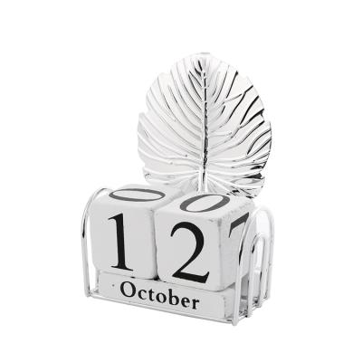 China Creative Living Room Wooden Calendar Table Calendar Wrought Iron Fun Decorations Desktop Silver Plated Wood Desk Calendar Manually for sale