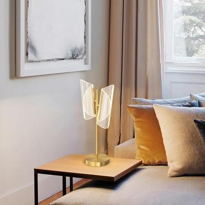 China Modern Modern Crystal Touch Control Acrylic Table Lamp Bedside Lamp for Hotel Bedroom Living Room for sale