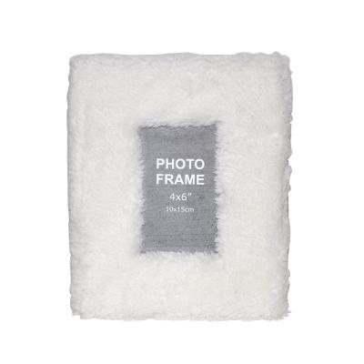 China Eco - Friendly Home Decor 10x15cm Soft White Sheepskin Photo Frame for sale