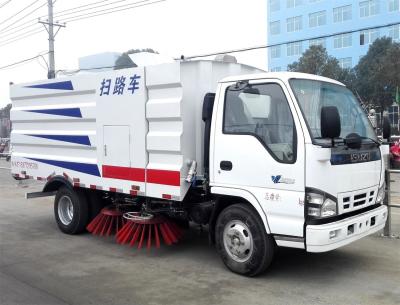 China 5T van de de Straatveger van ISUZU 120HP LHD de Vacuümvrachtwagen Te koop