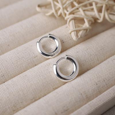 China CLASSIC 2023 New Geometric Hoop Earring Jewelry 925 Sterling Silver Circle Simple Earrings for sale