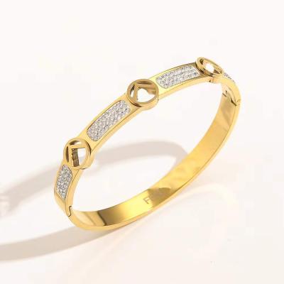 China Fashionable Gold Stainless Steel Women's Wrist Accessories Designer Luxury Bangles With Letter Printing Stainless Steel Bangles for sale