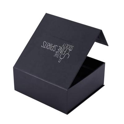 China Recycled Materials Flap Lid Packaging Cardboard Bespoke Closure Custom Magnetic Gift Box for sale