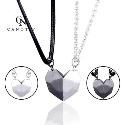 China Fashion Valentine's Gift Jewelry Charm Couples Unique Breakable Heart Pendant Necklace For Sale for sale