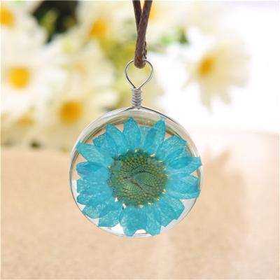 China Daisy Flower Pendant Necklace WomenJewelry Sun Fashion Handwork Jewelry Dry Necklace for sale