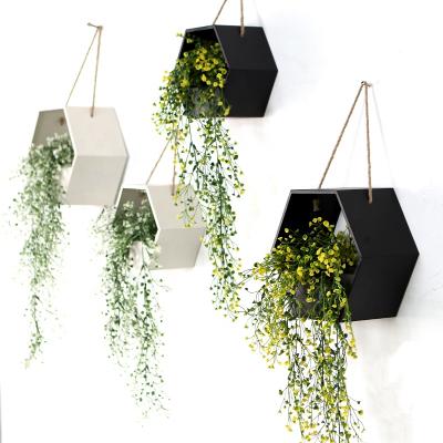 China Newbie Shelf Metal Hanging Wall Balcony Garden Metal Planter Pots and Flower Planters Modern Decorative Hanging Black Planter for sale