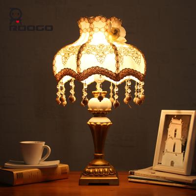 China Art Decor ROOGO Decorative Luxury European Lamp Shade With Tassels Table Lamp for sale