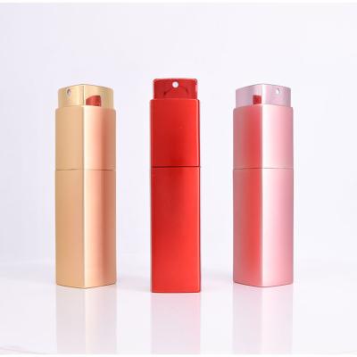 China 8Ml 12Ml 20Ml Refillable Perfume Bottles Square Atomizer , Square Twist Atomizer Perfume Bottle for sale