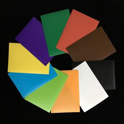 Cina Le maniche opache glassate della carta hanno personalizzato le piccole dimensioni 62mm x 89mm di selezione di colore in vendita