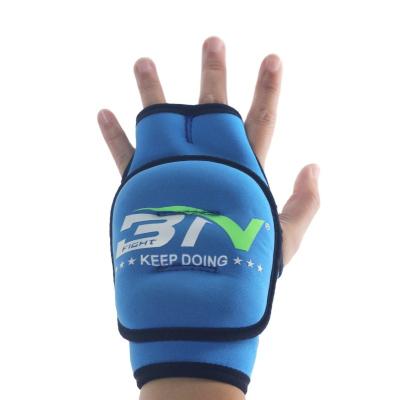 China Breathable Muttahida Majlis-e-Amal Weight Gloves 2lb Neoprene Adjustable Hand Weights For Cardio Workouts Gym Boxing Training Custom Boxing Gloves for sale