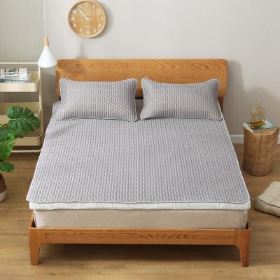 China Natural Summer Comfortable and Breathable Anti-Static Mat Latex Cooling Sleep Set for sale