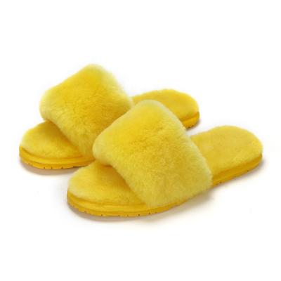 China Lightweight Adult Genuine Lamb Fur Shearling Flat Tending Slippers For Women for sale