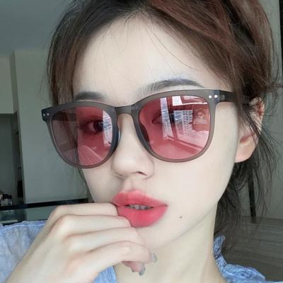 China Lightweight net red foldable sunglasses men's and women's fashion sunscreen retro fashion sunglasses for sale