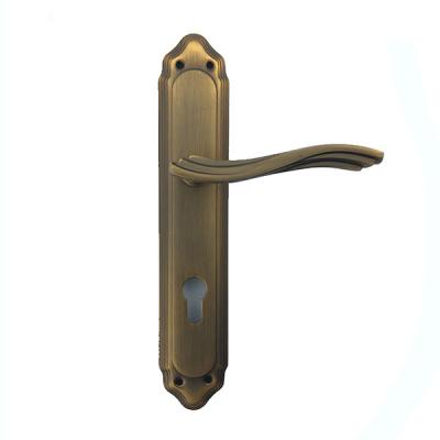 China Door fittings middle size door latch zinc alloy handle on iron plate handle lock door handle lock set for sale