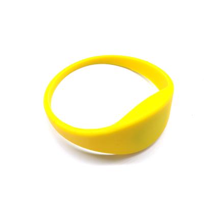 China Durable MF1 IC S50 13.56 Mhz RFID Wristband / Colorful Classic  1k Wristband for sale