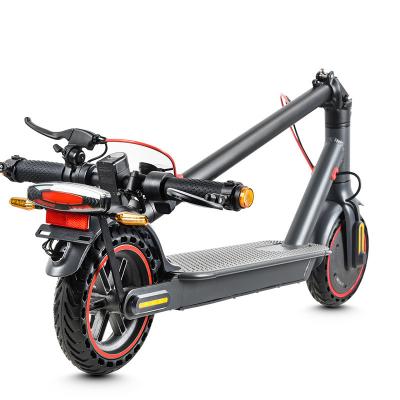 China Unisex elektrische scooter met krachtige motor en 10,4Ah batterij capaciteit Strassenzulassug Te koop