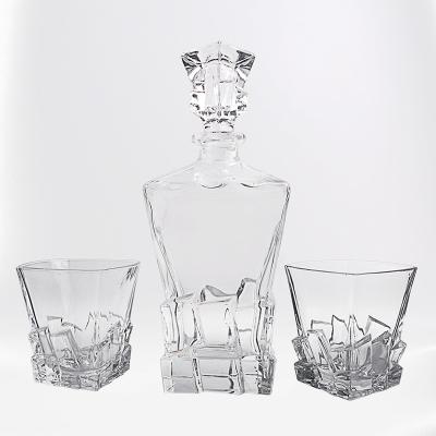 China Unique Viable European Style Wine Decanter Set Lead Free Glassware Twist Whiskey Glass For Liquor for sale