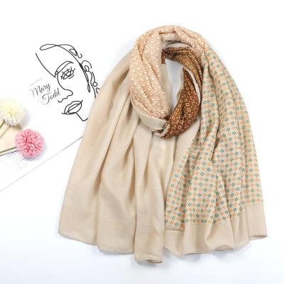 China Luxury Wrap Poncho Tassel Party Gift 2022 New Fashion Beach Shawls Designer Hijab Scarves Black Print Scarf Woman for sale