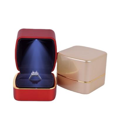 China Eco-friendly Luxury LED Lights Bracelet Wholesale Jewelry Packaging Gold Light Led Jewelry Box for sale