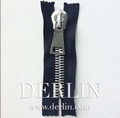 China High Quality Automatic Lock No.8 Metal Zipper EURO-STYLE Open End Zipper Puller With Special Puller For Bag for sale