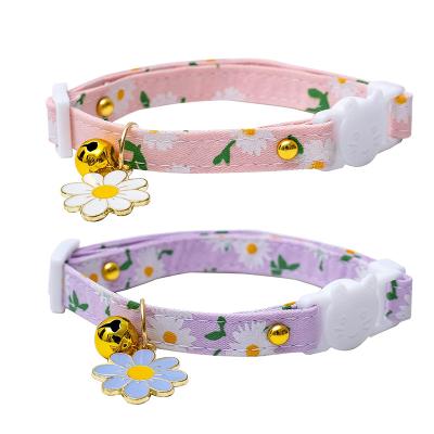 China Amazon Factory Wholesale Hot Sale Cats and Dogs Pet Cat Stocked Small and Medium Dog Collar with Bell and Daisy Pendant for sale