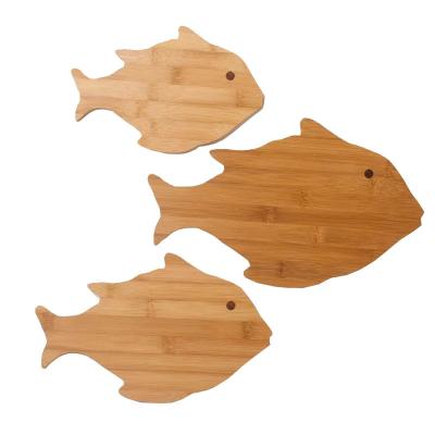 China Factory Direct Sale Viable Fish Shaped Cutting Board Set Bamboo Wood Chopper for sale