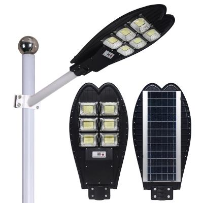 China ROAD 300W all in one parking lot solar power street lights solar outdoor lights for sale