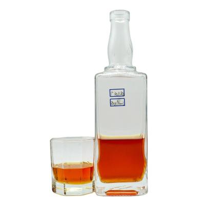 China Wholesale Shape 500ml 700ml Shape 500ml 700ml Beverage Design Alcohol Bottle Spirits Whiskey Transparent Custom Fancy Cork Glass Bottles Liquor Bottle for sale