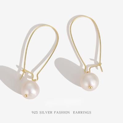 China CLASSIC design silver baroque creative freshwater pearl female stud earrings S925 freshwater pearl stud earrings for sale