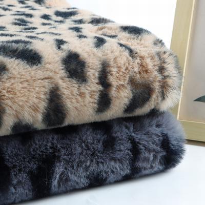 China Free Sample Customization Shrink-Resistant Plush Home Textile Upholstery Fabric Leopard Print Wholesale for sale