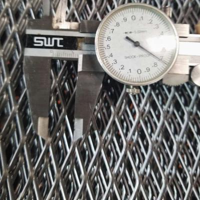 China Online Plain Weave Metal Supply Steel Expanded Metal Diamond Mesh Flattened Sheet for sale