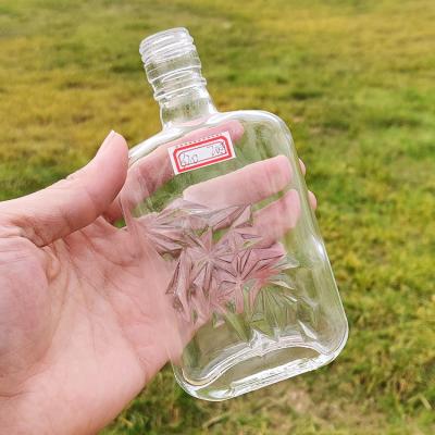 China Luxury Glass Bottles Wholesale 100ml Empty Whiskey 120ml Mini Bottles RSG Pocket 125ml Premium Cute Flat Alcohol Spirit Bottle Decanter for sale