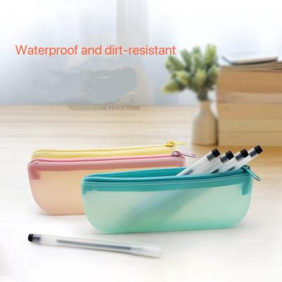 China 19*7*2.8cm Ferramentas de caneta de estudante Saco de armazenamento de silicone em design colorido com logotipo personalizado à venda