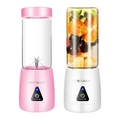 China Portable Juicer Cup Blender Easy Handling Personal Smoothies Shakes Mini Electric USB Rechargeable Fruit Juicer Blender for sale