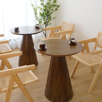 China Eco-friendly Solid Wood Modern Walnut Simple Round Coffee Table Living Room Tea Table for sale