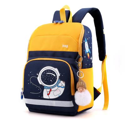 China Super lightweight kids daily backpacks waterproof school bags mochila student primary school backpacks orthopedic bags for sale