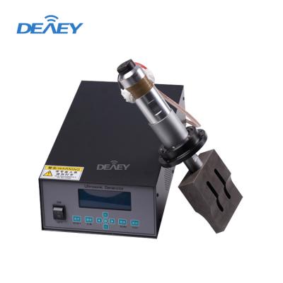 China Plastic Welders 20khz 2000W System Welding Smart Booster Horn Sewing Digital Ultrasonic Generator for sale