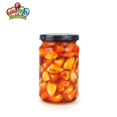 China Fresh Chinese Fresh Pickled Garlic in Oil with Chili Water For Cooking for sale