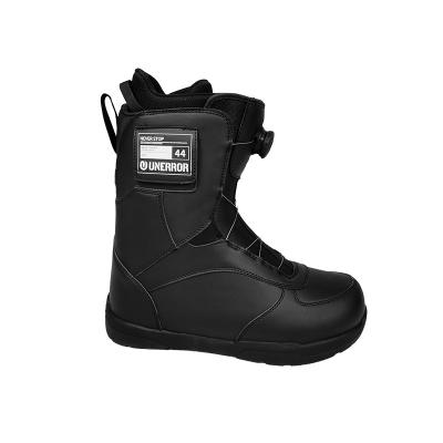 China UN-white/UN-black 2023 Unisex Winter Snowboard Boot 36-45 Adult Outdoor Quick Wear Snowboarding Ski Boots for sale