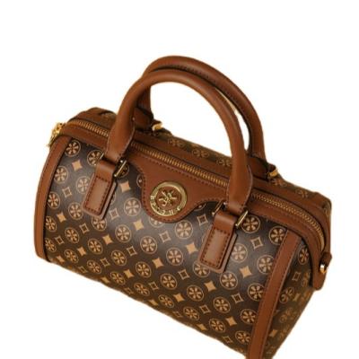 China Lady Europe 2022 luxury women bag retro vintage bag with shoulder strap design sense splicing bag more than one shoulder strap for sale